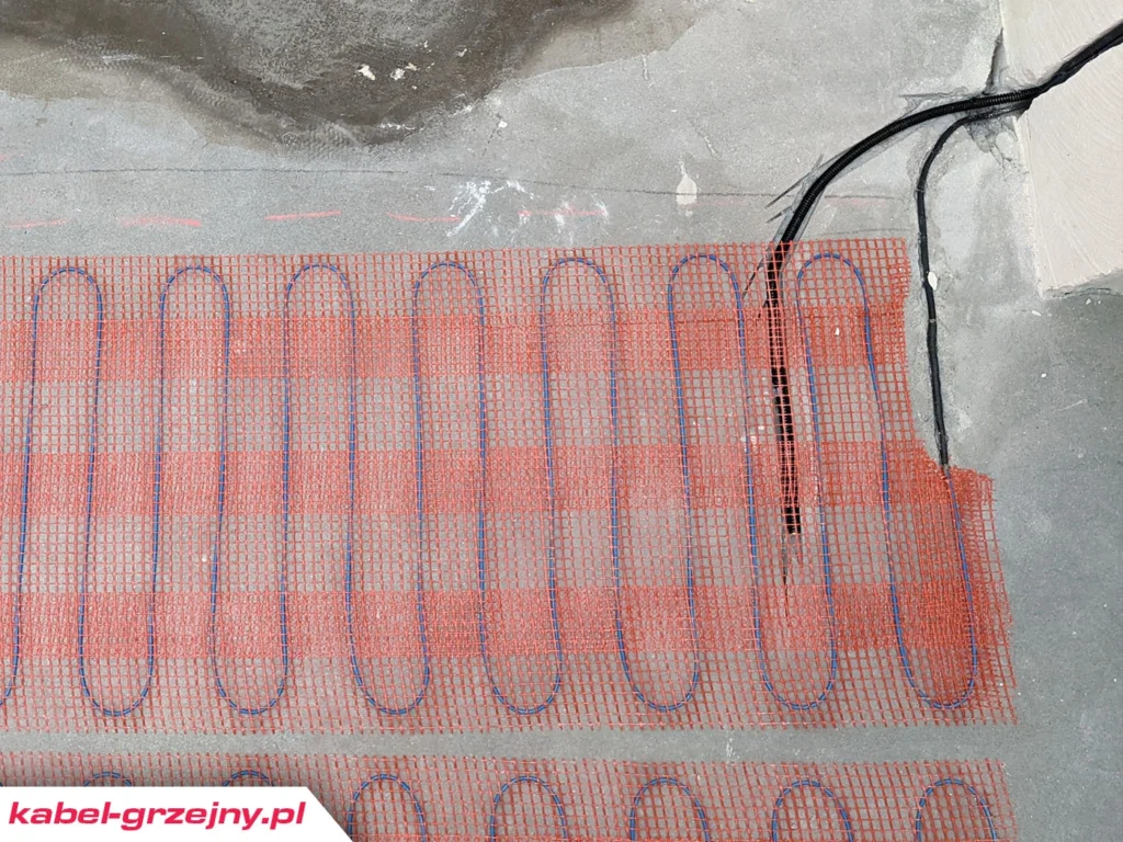 Jak zainstalować czujnik temperatury w macie grzejnej?