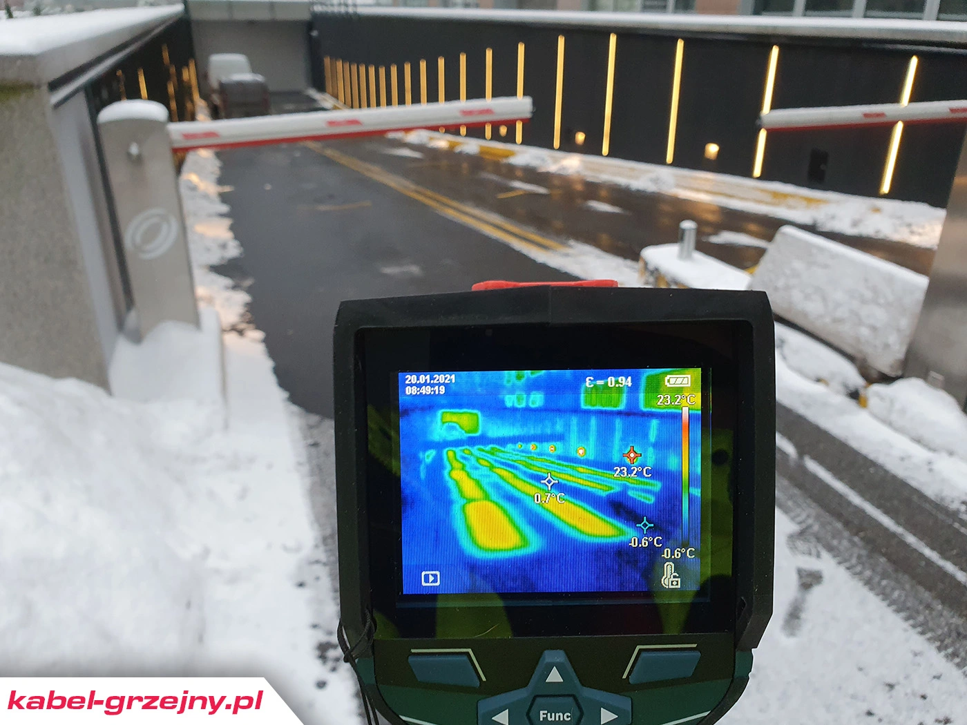 Mata grzejna na rampie zjazdowej do garażu