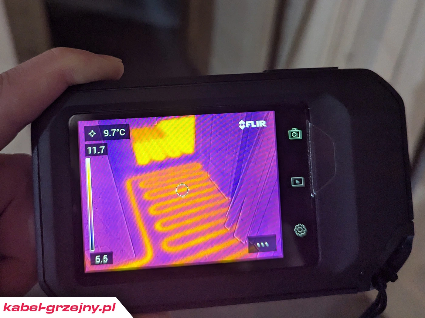 Ogrzewanie podłogowe - kabel stałooporowy czy samoregulujący?