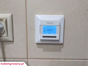 Termostat podłogowy w łazience czy na zewnątrz?