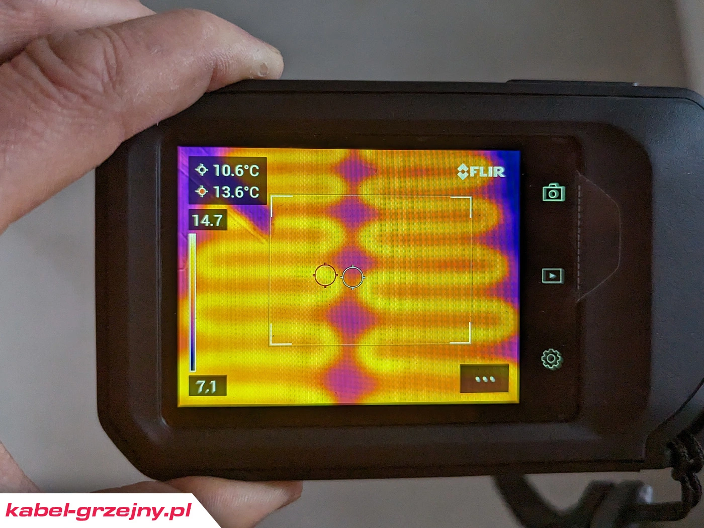 Zachowaj odstęp pomiędzy matami grzejnymi