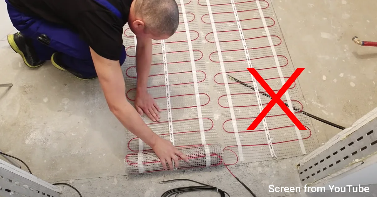 Źle zainstalowana rura czujnika temperatury podłogi, nie instalujemy na ukos.