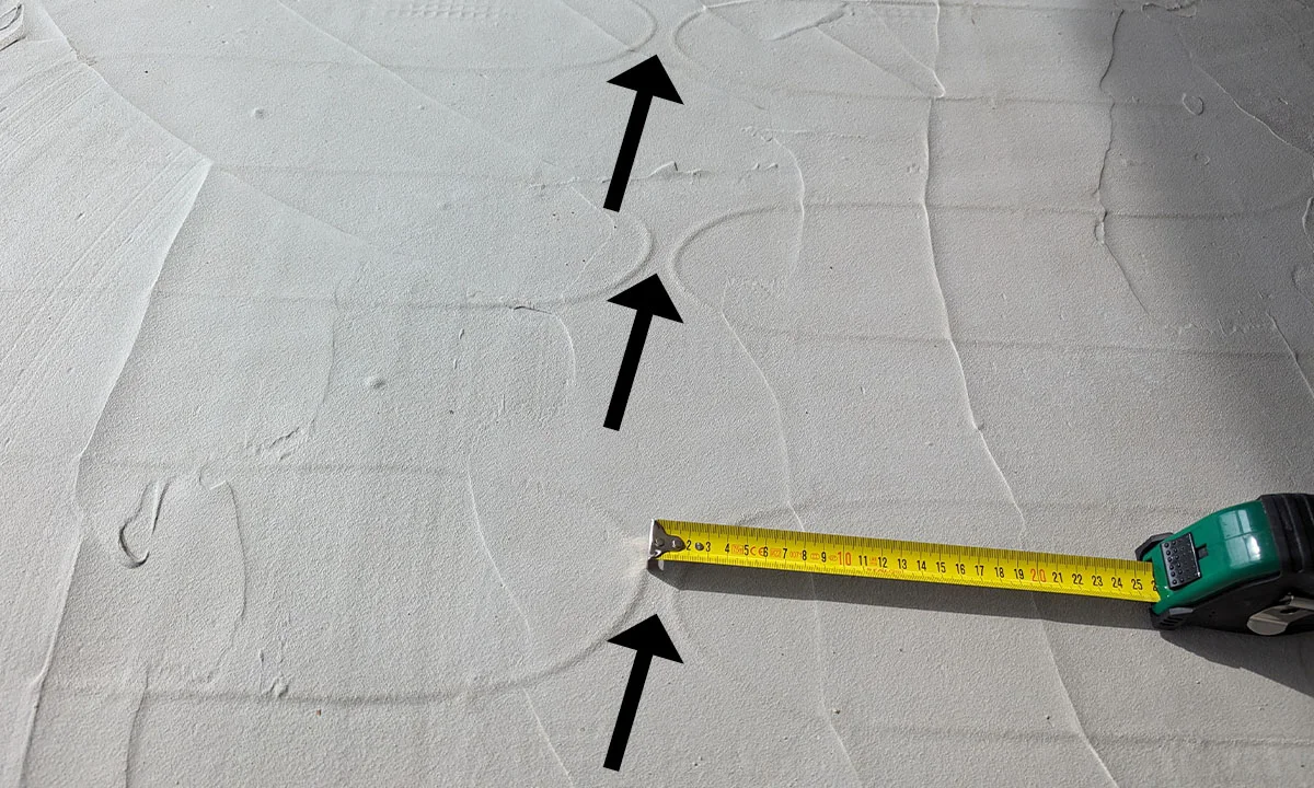 Niezachowanie zalecanych minimalnych odstępów miedzy kablami grzejnymi jest równoznaczne z utratą gwarancji na matę grzejną.