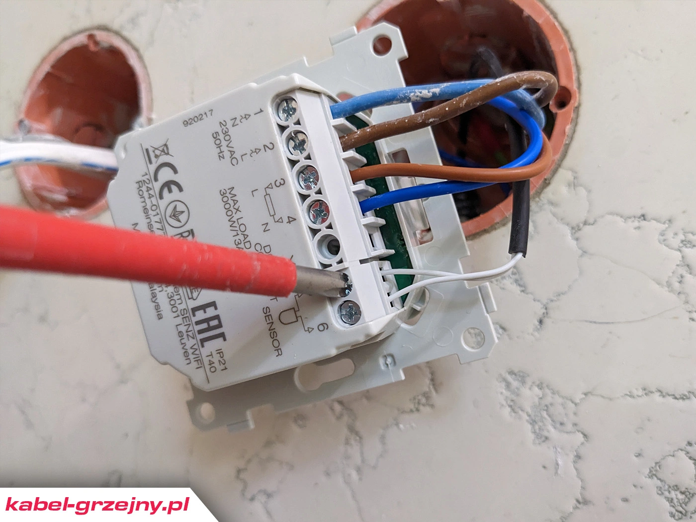 Czy mogę samodzielnie zainstalować termostat podłogowy?