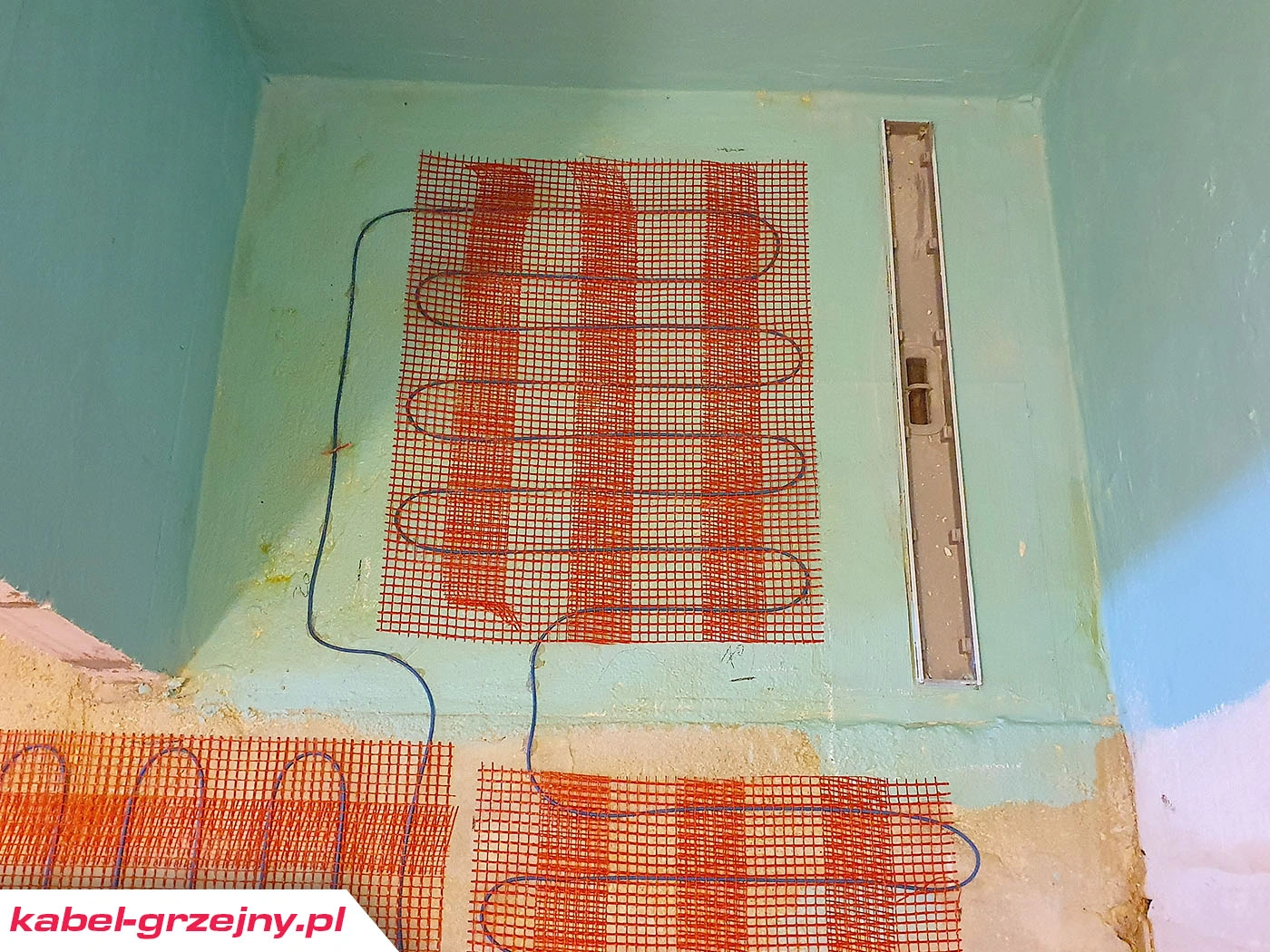 montaż maty grzejnej pod prysznicem