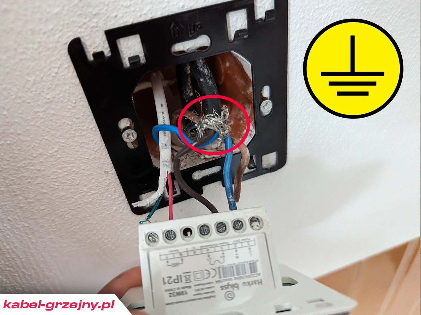 Kabel grzejny z niepodłączonym uziemieniem