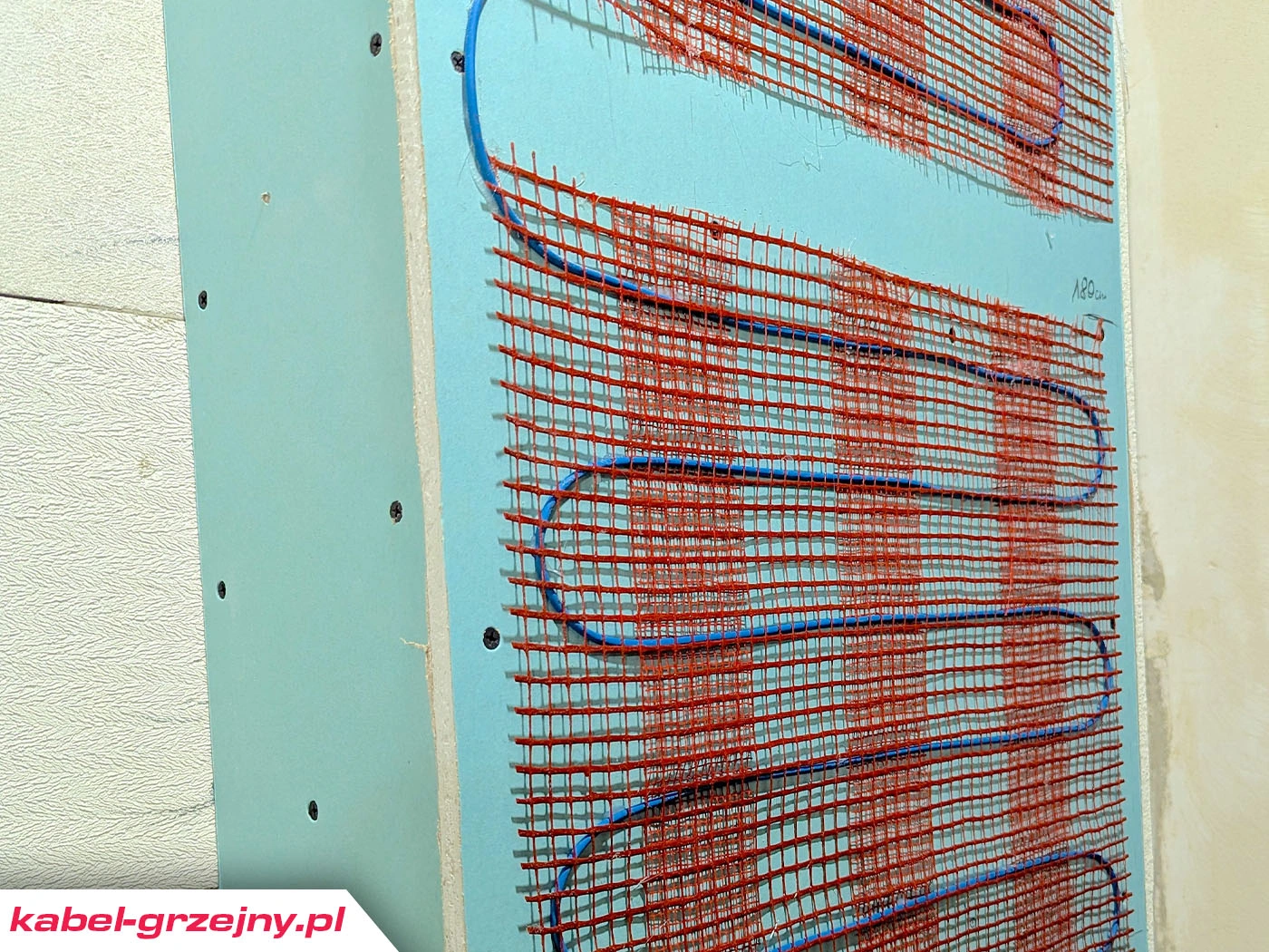 Płyta gipsowo-kartonowa izolacja pod elektryczne ogrzewanie ścienne