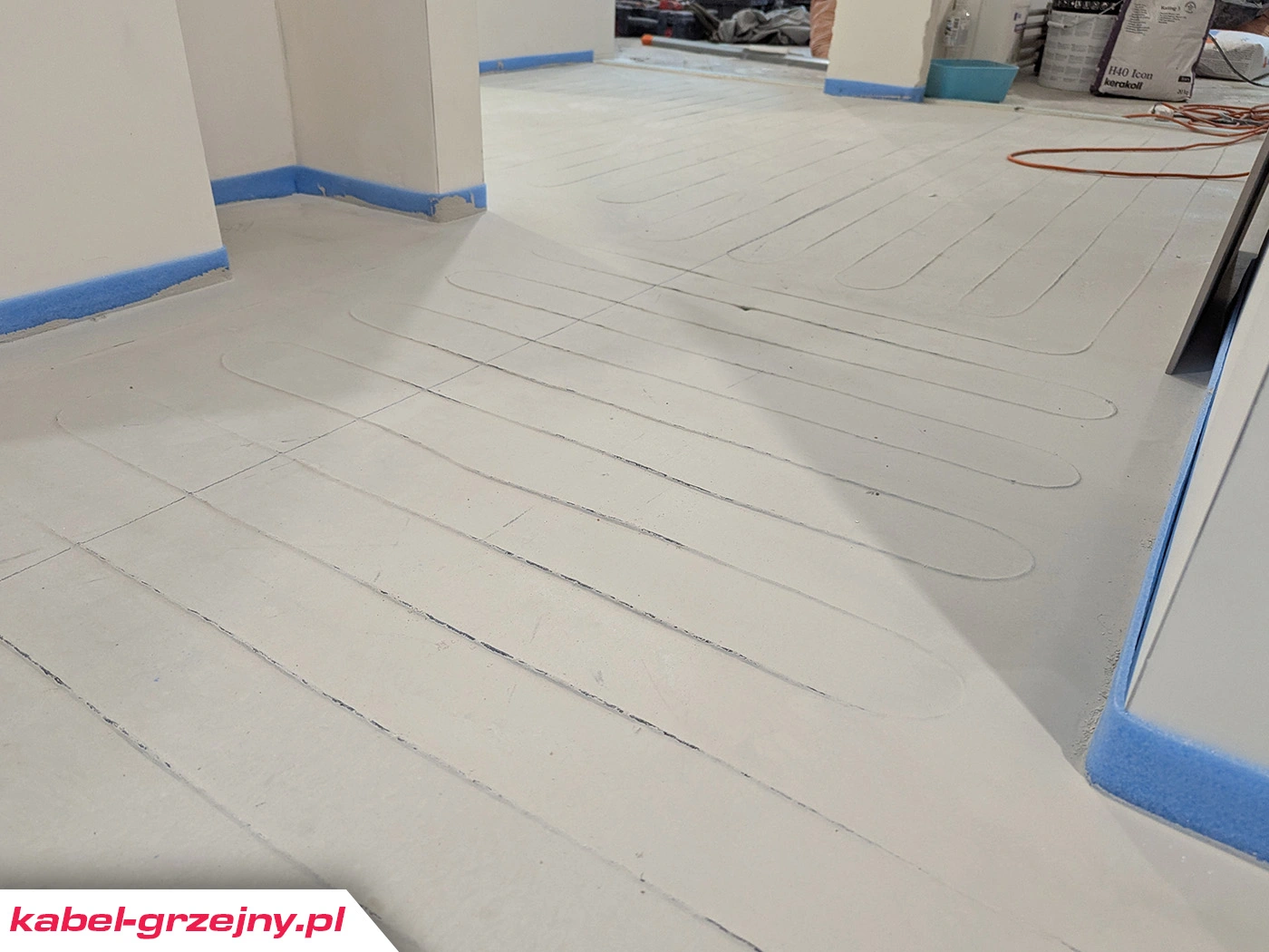 Kable grzejne w trakcie montażu