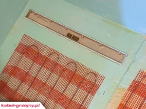 Czy każda mata grzejna może być instalowana pod prysznicem?