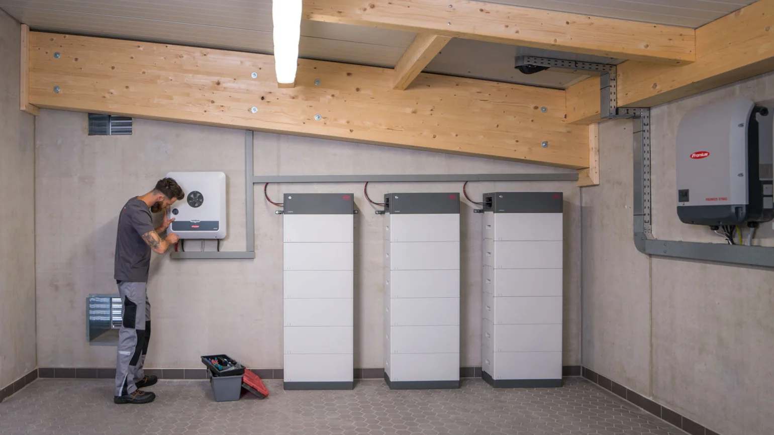 Instalacja fotowoltaiczna (PV) i magazyn energii