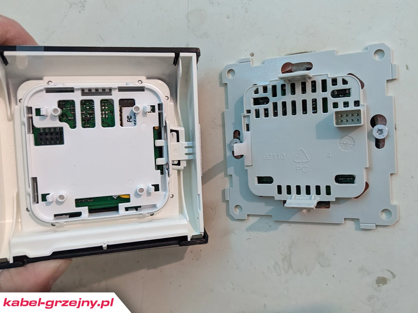 Montaż sterownika podłogowego w puszce instalacyjnej