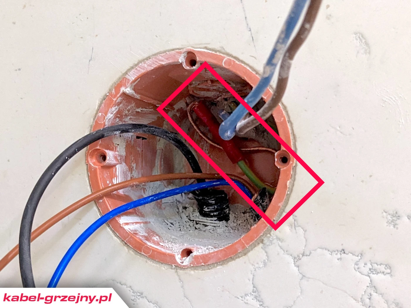Podłączenie kabla ochronnego z PE