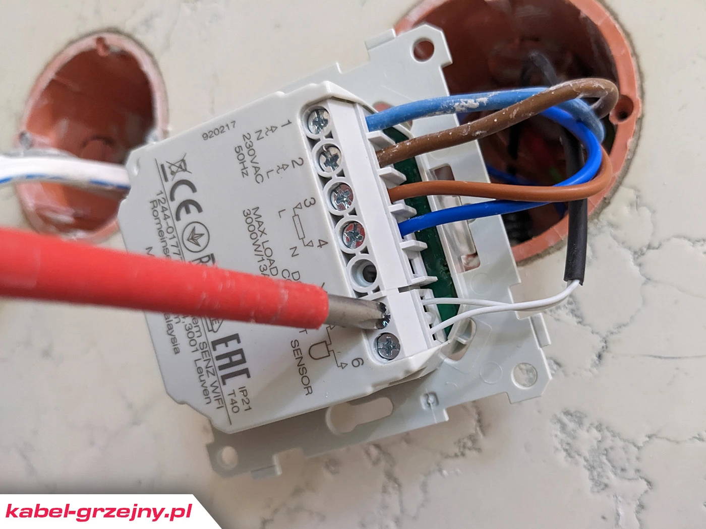 Jak podłączyć matę grzejną do termostatu podłogowego