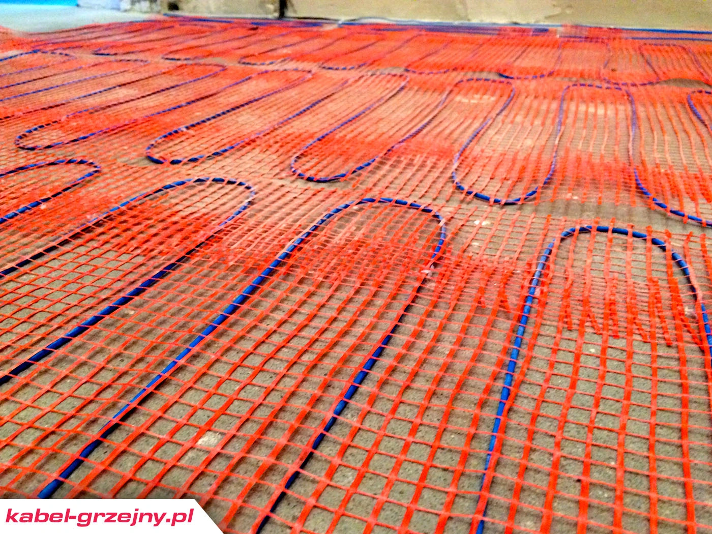 Czy maty grzewcze podłogowe emitują pole elektromagnetyczne?