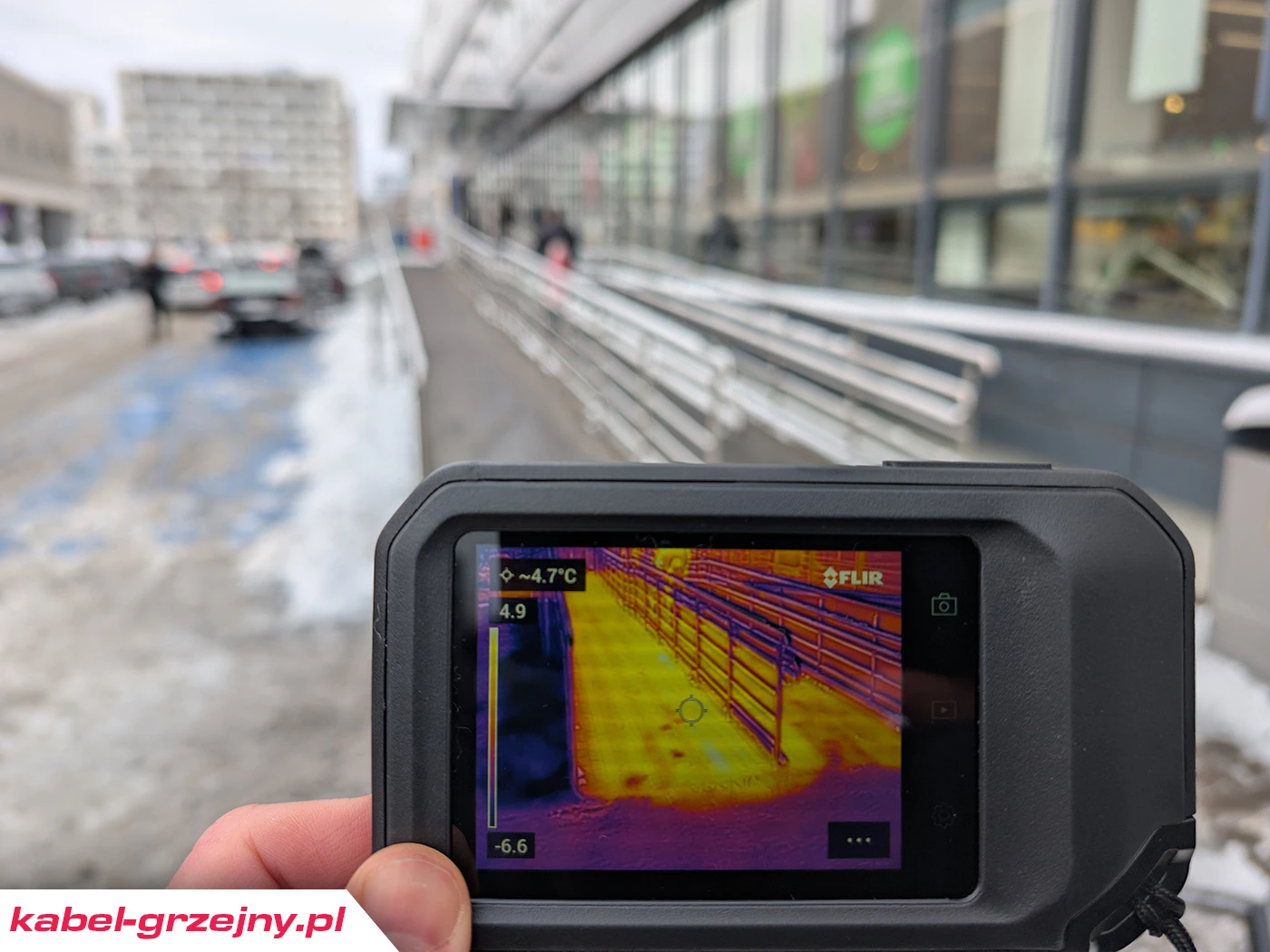 topienie śniegu i zapobieganie oblodzeniu nawierzchni betonowych