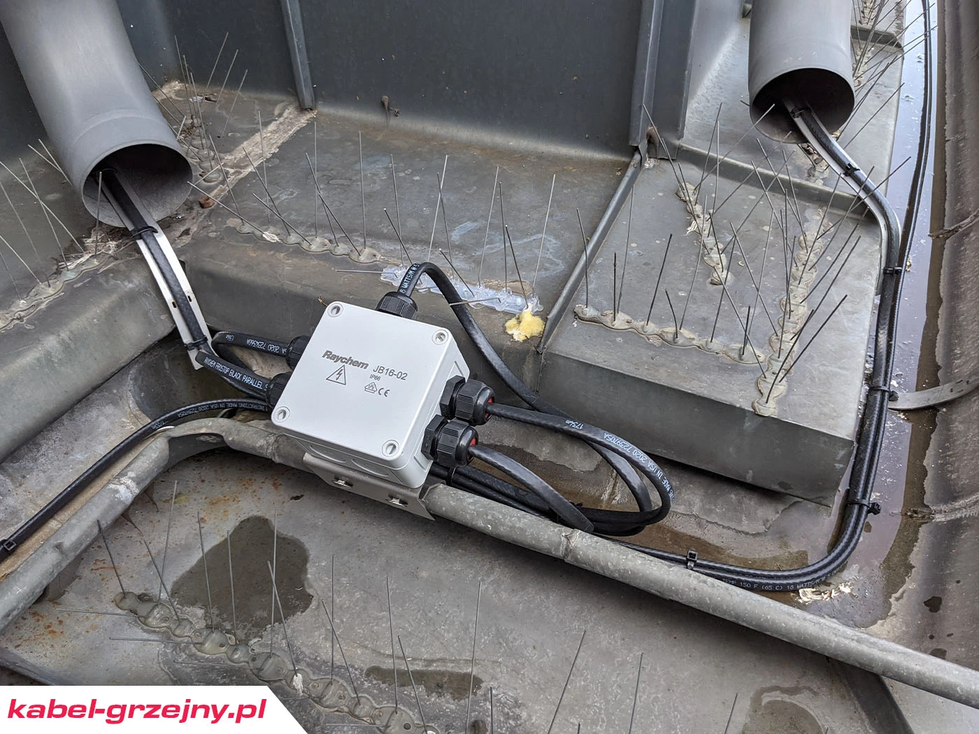 Jak zabezpieczyć rynnę przed oblodzeniem