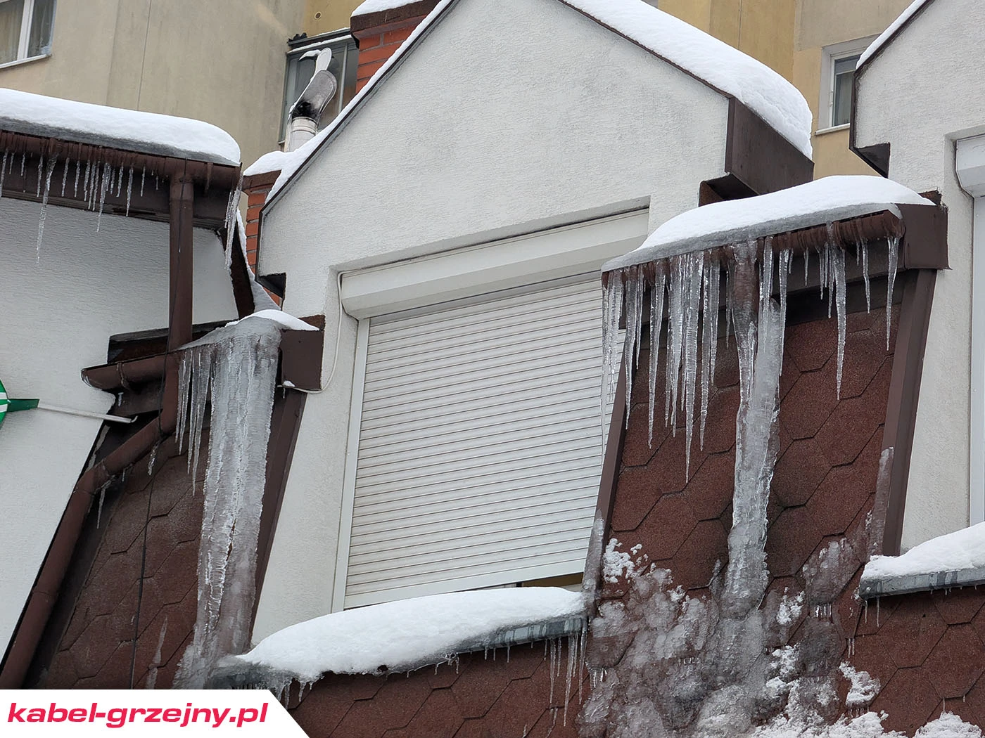 Sople na rynnach i gzymsach