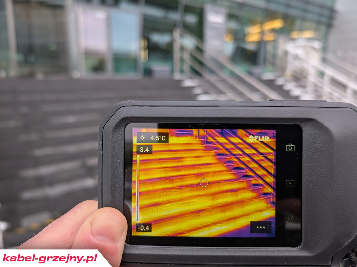 instalacja przeciowblodzeniowa - ogrzewnaie schodów